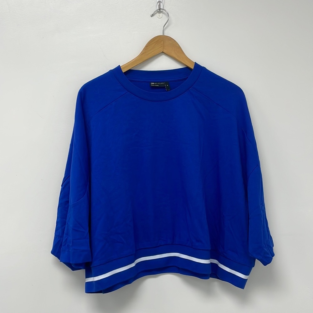 Blue cropped shirt